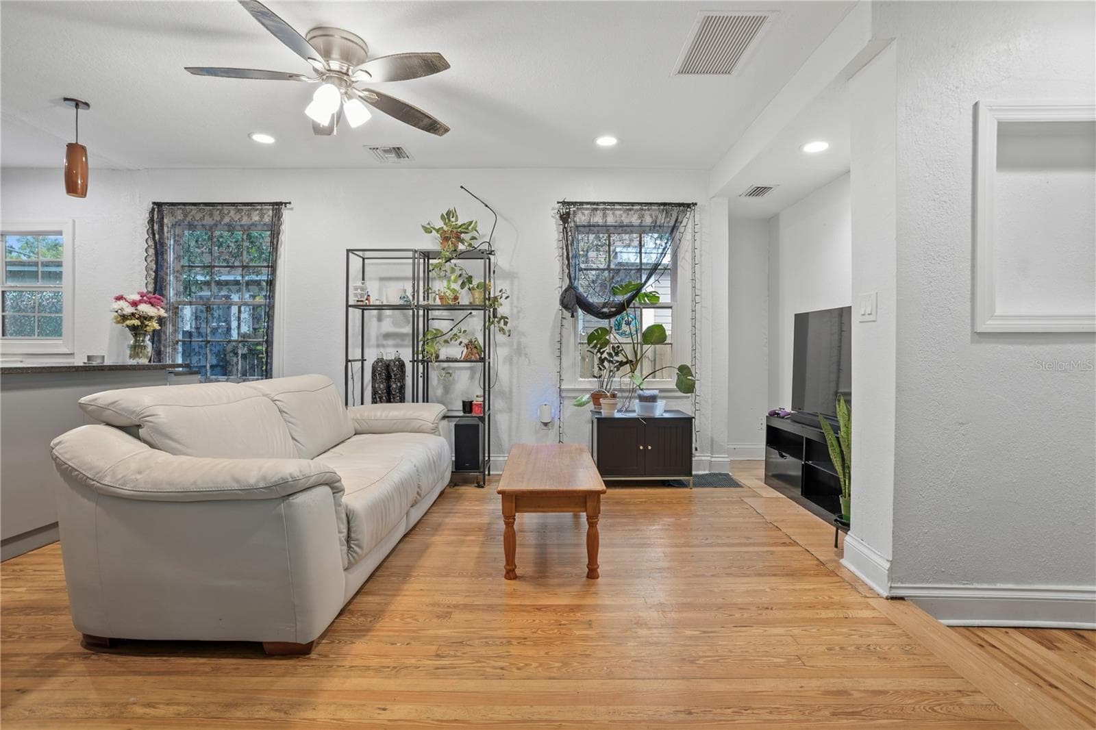 Living Area - 816 E JEFFERSON ST, ORLANDO
