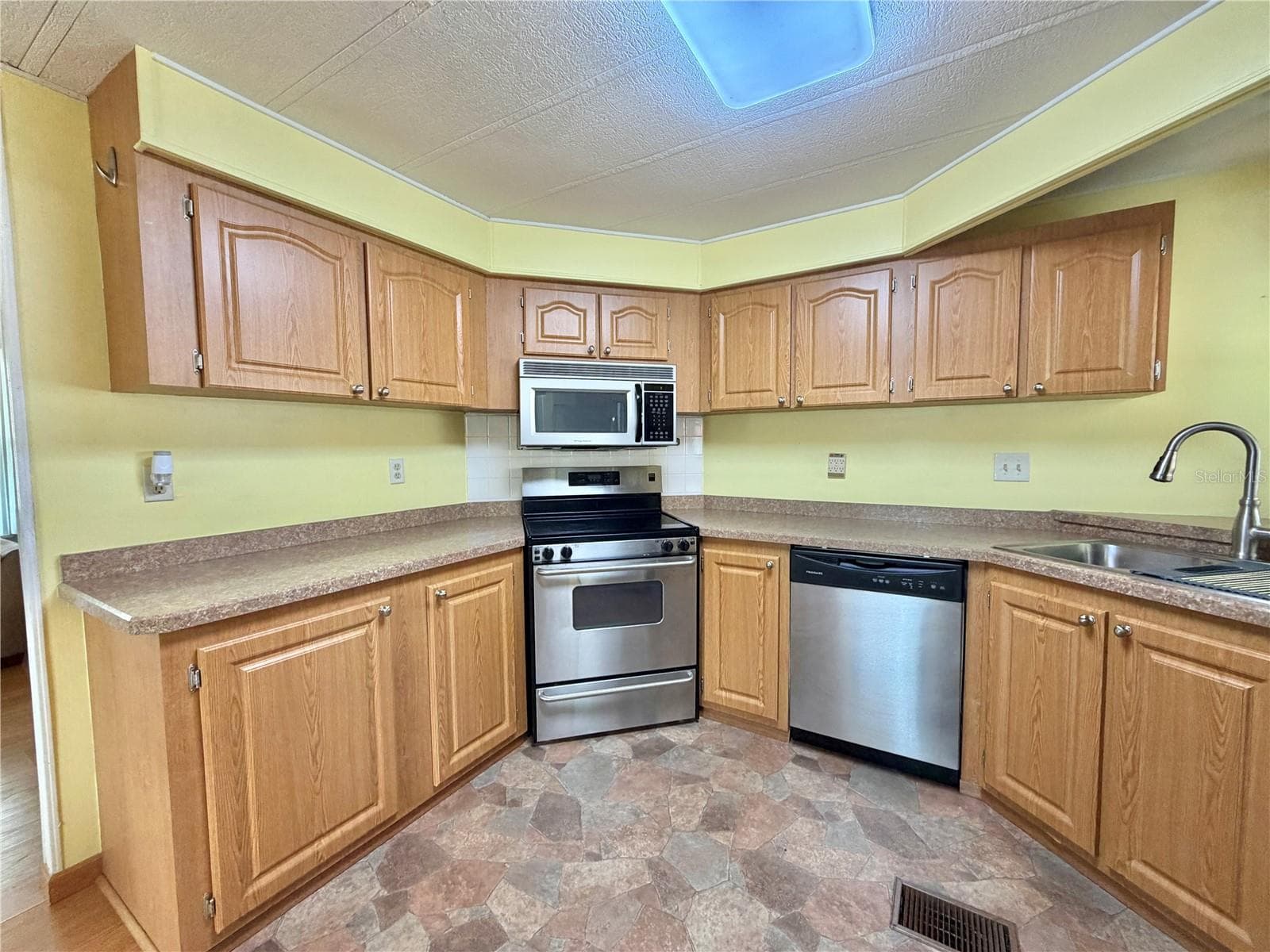 Manufactured Home at 151 HIBISCUS WAY, LEESBURG, photo 23 of 56