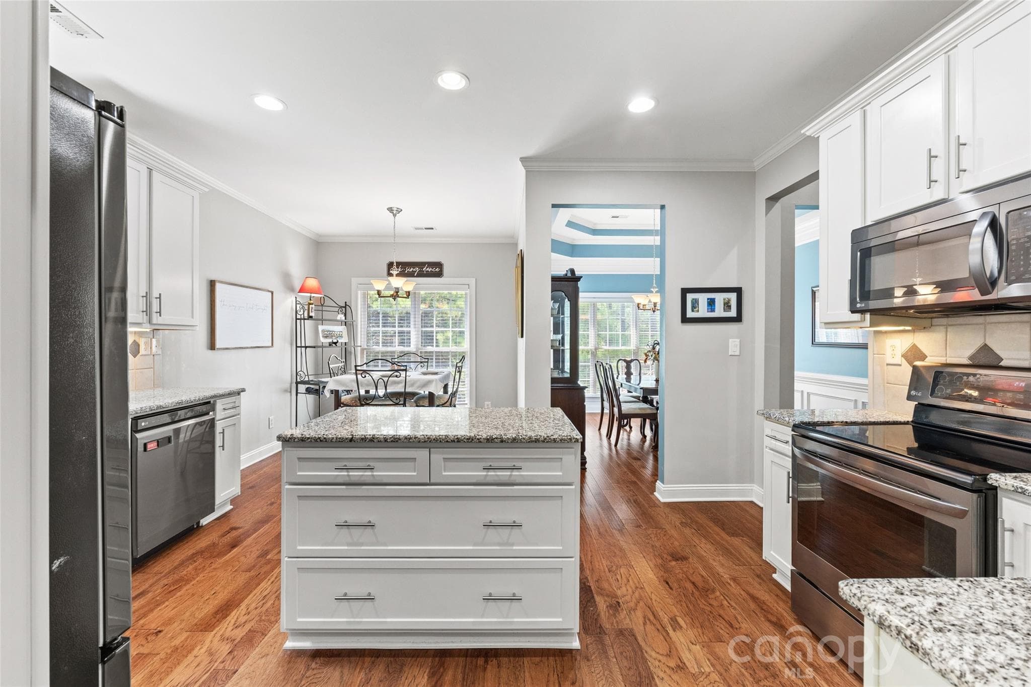 Deep drawers for easy access to pots and pans - 771 Cherry Hills Place, Rock Hill