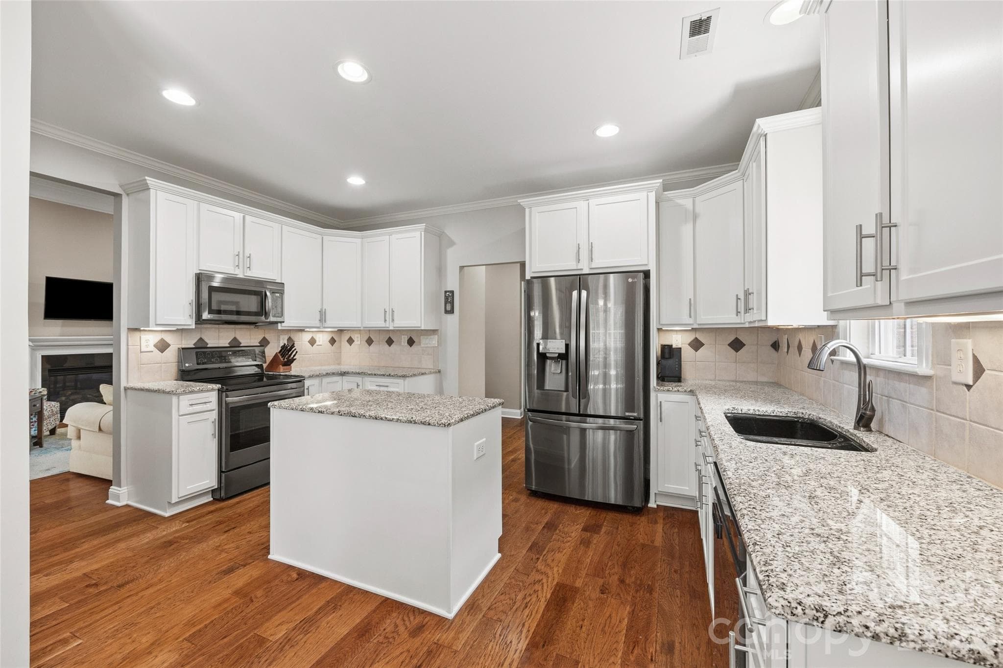 Black Stainless LG appliances. The refrigerator remains for a complete set. - 771 Cherry Hills Place, Rock Hill