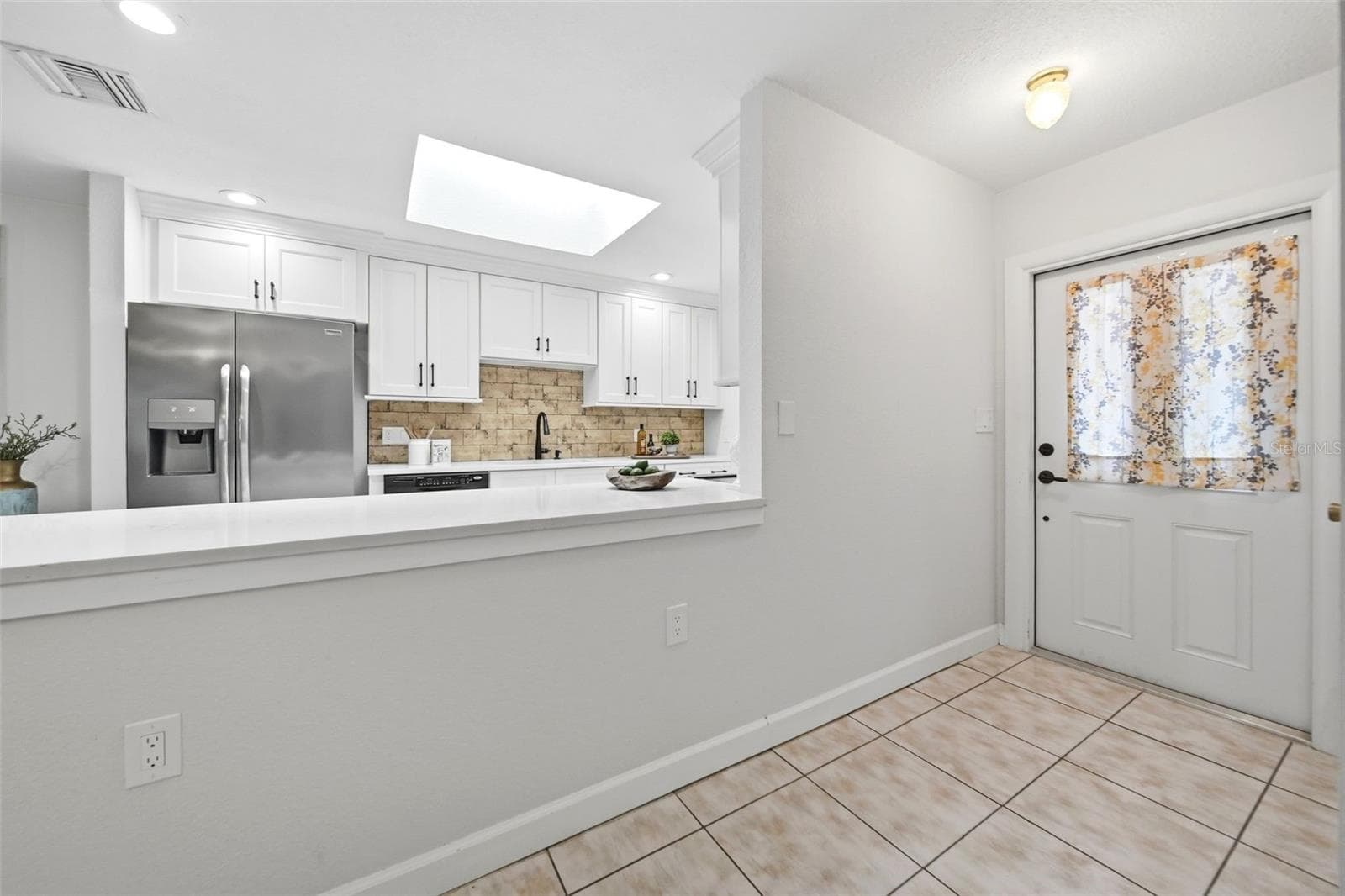Open breakfast bar. - 1540 E HORATIO AVE, MAITLAND