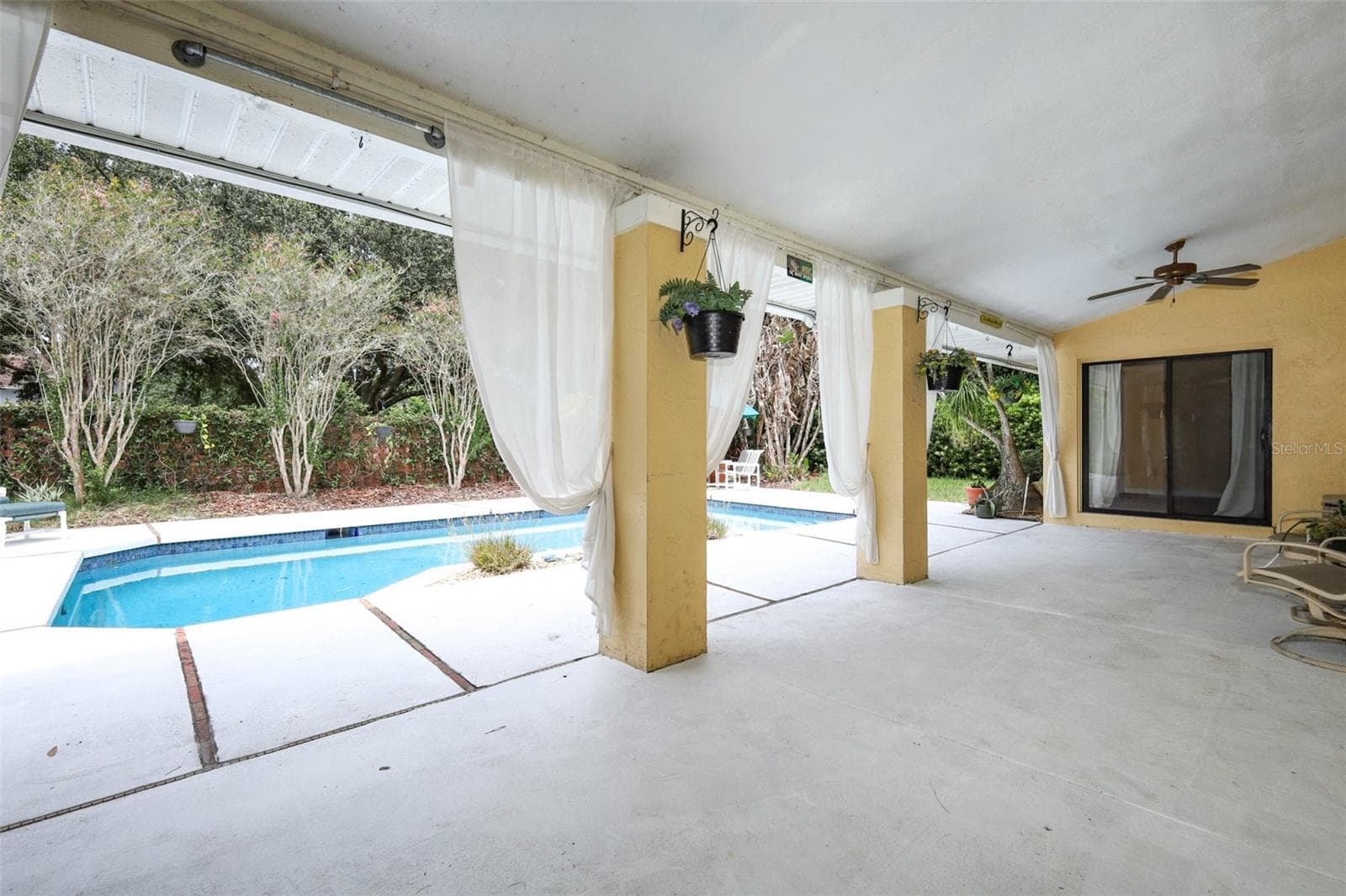 Single Family Residence at 4661 N SAINT BRIDES CIR, ORLANDO, photo 4 of 65