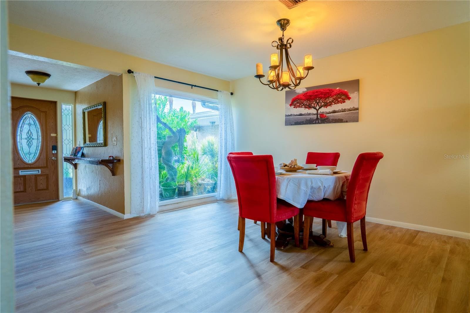 Dine or have drinks in front of beautiful picture window - 3289 FAIRHAVEN LN #112, SARASOTA