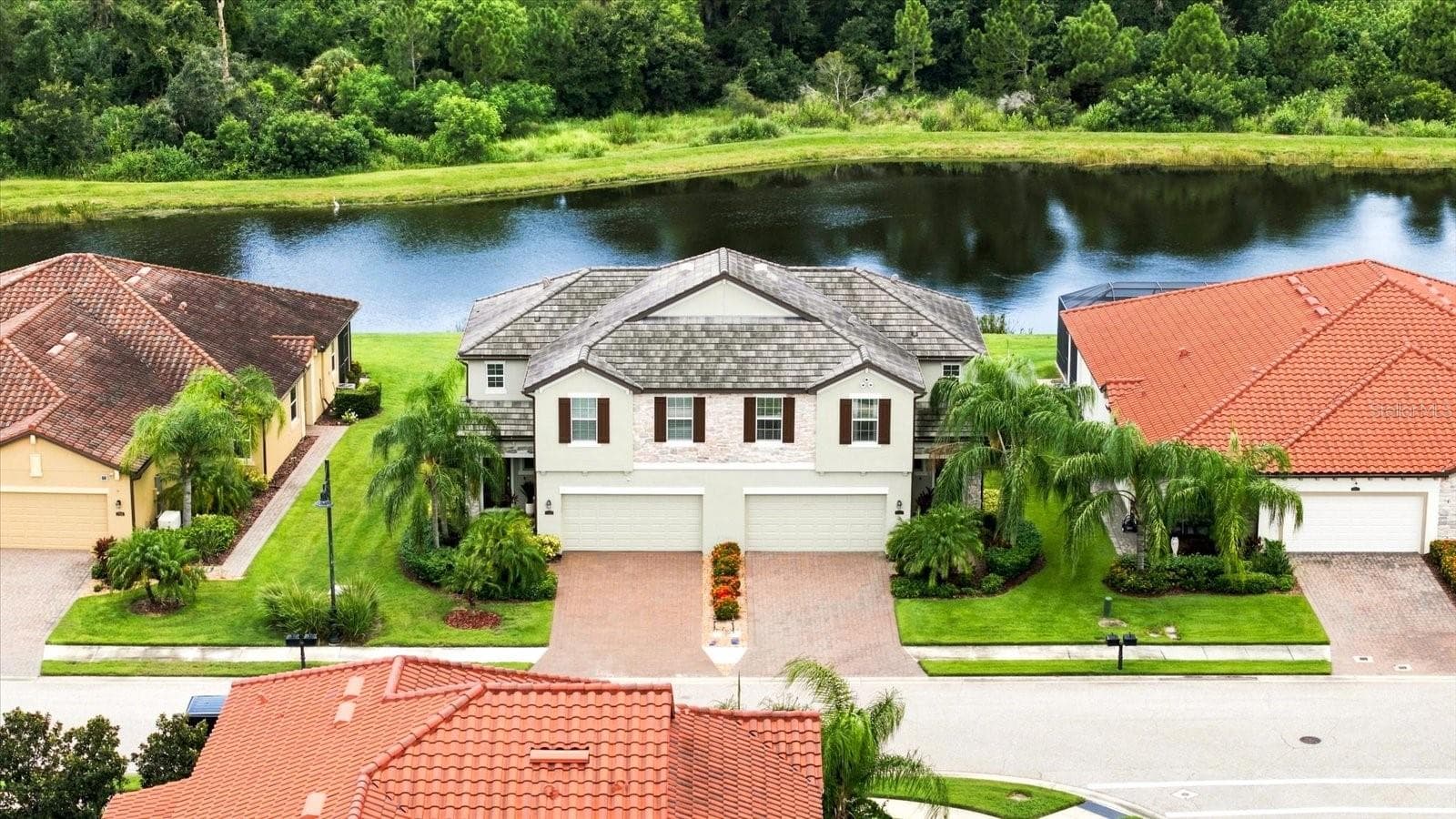 VILLA HOA INCLUDES EXTERIOR PAINT - 2528 STARWOOD CT, LAKEWOOD RANCH