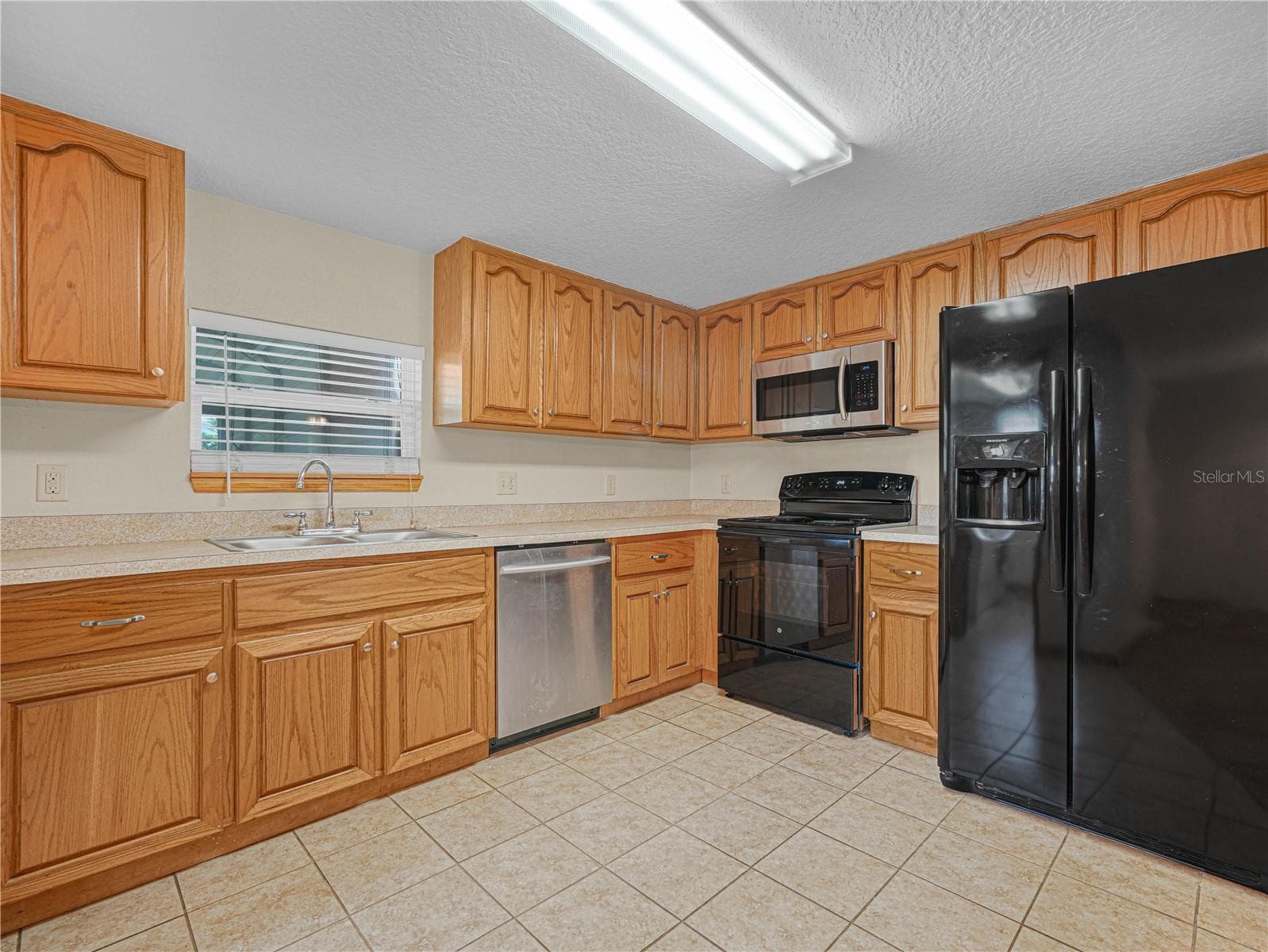 Single Family Residence at 1213 CHEROKEE DR, KISSIMMEE, photo 7 of 19