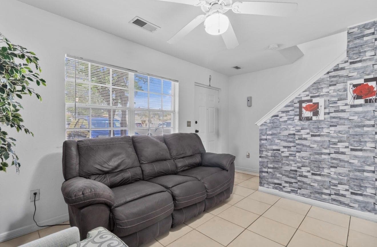 Living room - 322 CERVANTES DR, KISSIMMEE