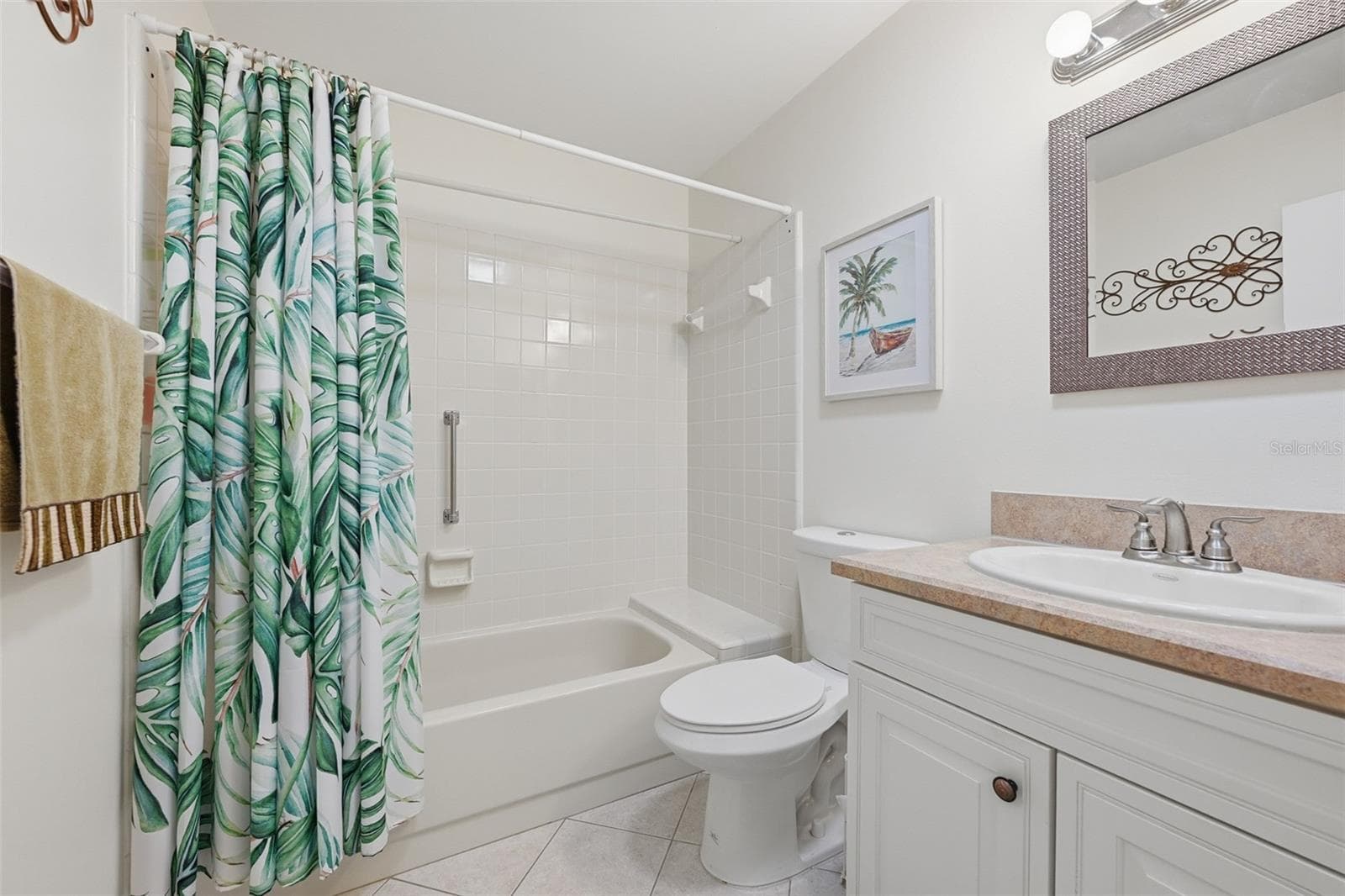 Guest Bathroom w/full size tub & Shower - 2005 HEATHFIELD CIR #241, SUN CITY CENTER