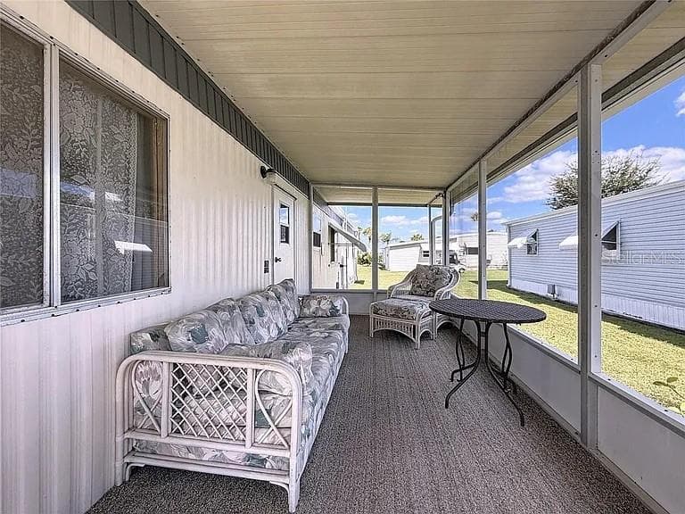 Mobile Home at 213 LAKESIDE RANCH CIR, WINTER HAVEN, photo 5 of 11