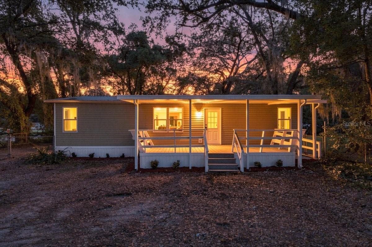 Manufactured Home at 3206 OAKLAND RD N, LAKELAND, photo 2 of 19
