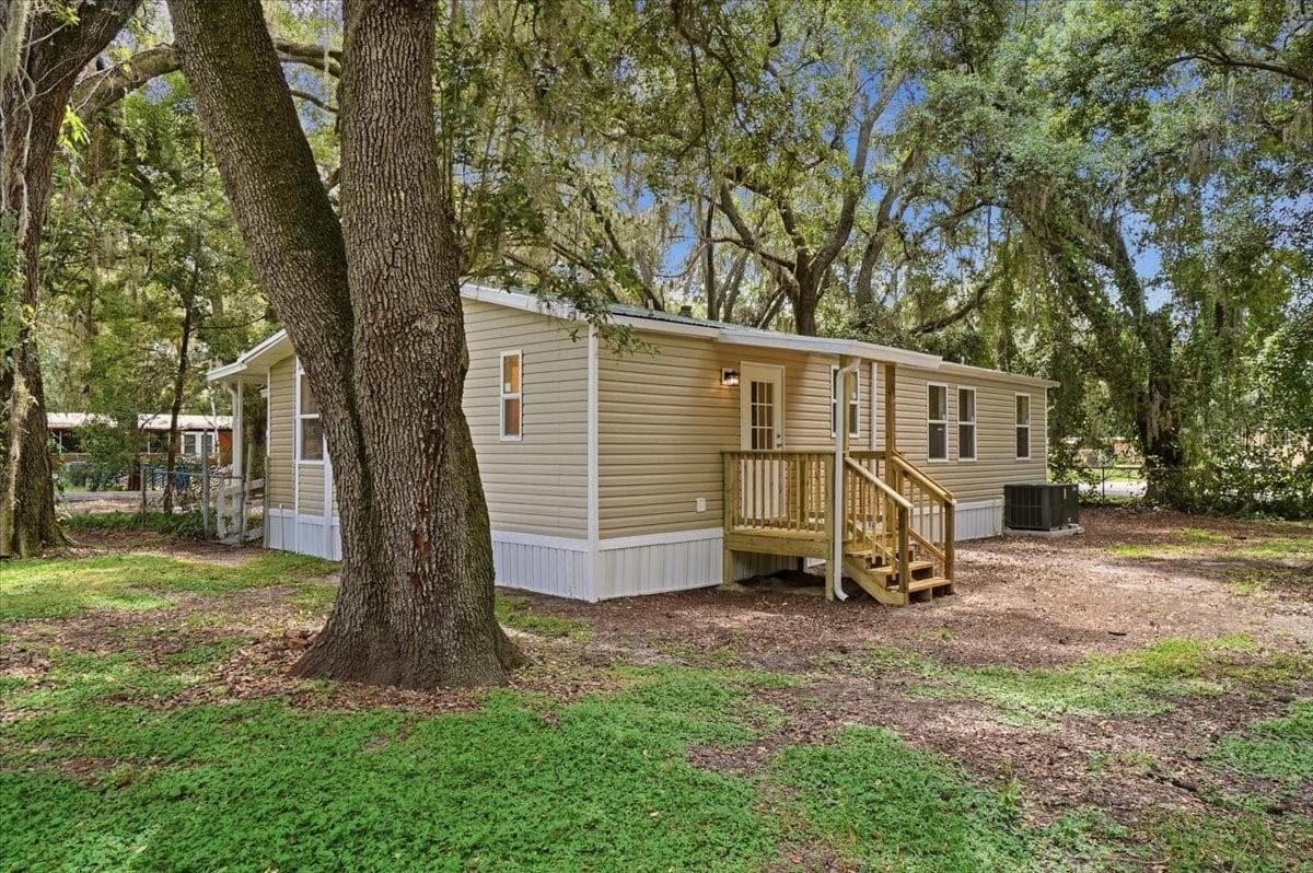 Manufactured Home at 3206 OAKLAND RD N, LAKELAND, photo 4 of 19