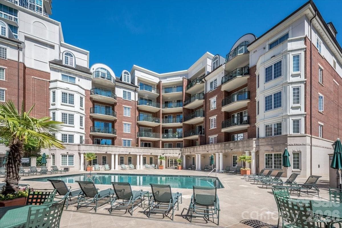 300 W 5th Street