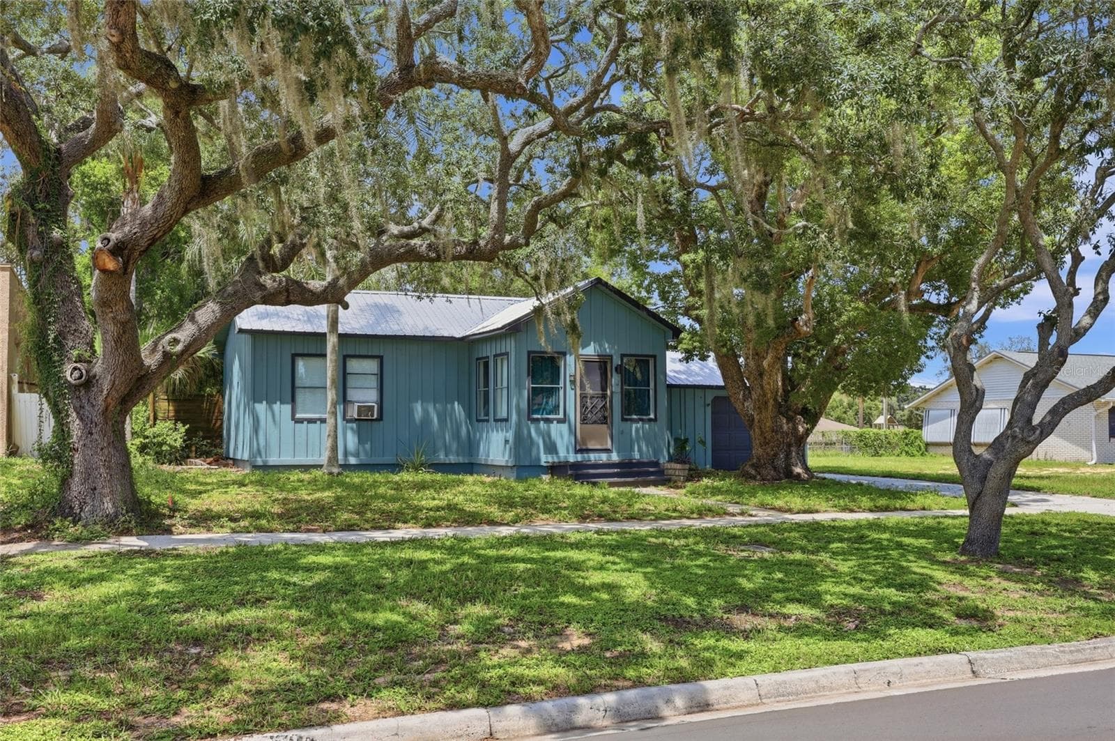Single Family Residence at 4 E BAY ST, DAVENPORT, photo 2 of 15