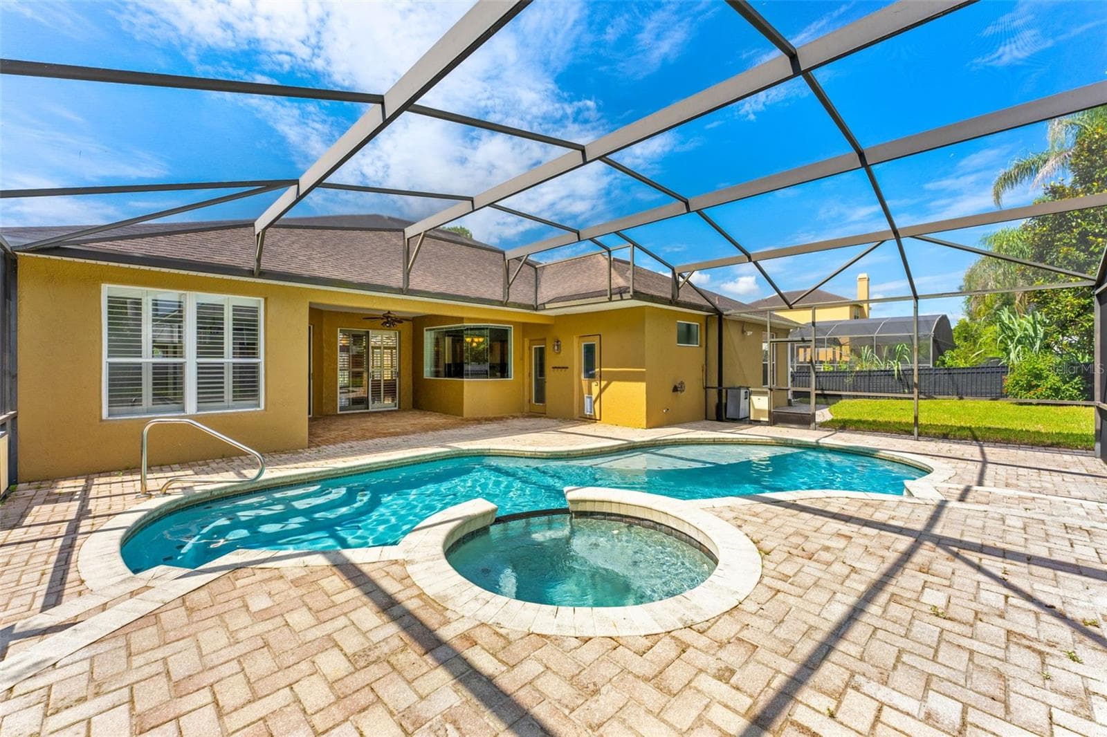 426 PALM CREST LN