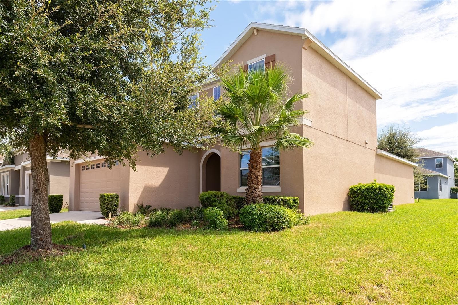 Fresh exterior paint - 995 KARST TREE LN, APOPKA