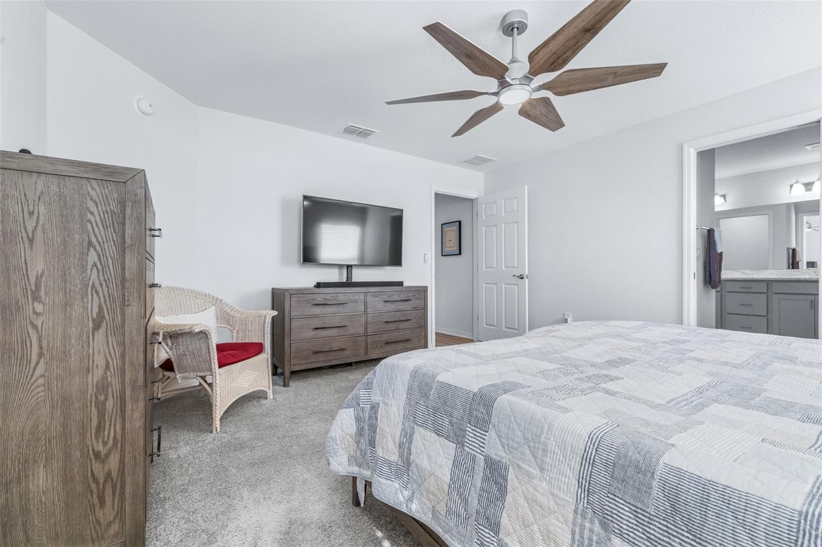 Single Family Residence at 2081 GOLDEN BEAK DR, EAGLE LAKE, photo 23 of 58