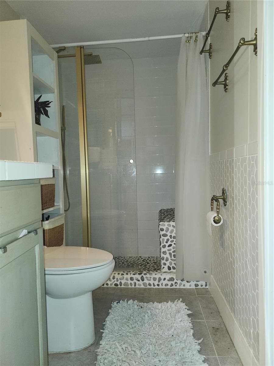 Primary remodeled bathroom - 87 BOUNDARY BLVD #7, ROTONDA WEST