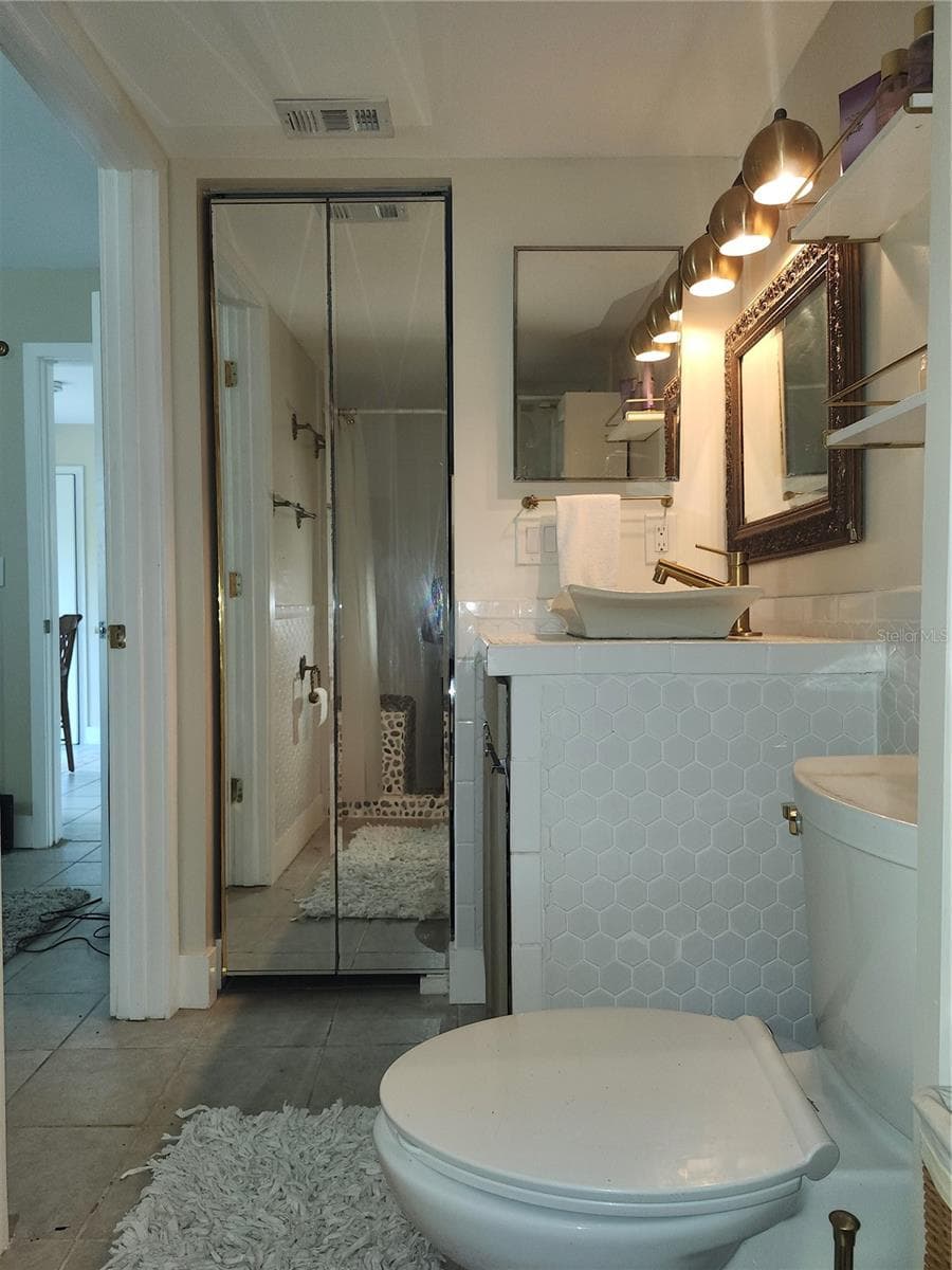 Primary remodeled bathroom and walk-in closet - 87 BOUNDARY BLVD #7, ROTONDA WEST