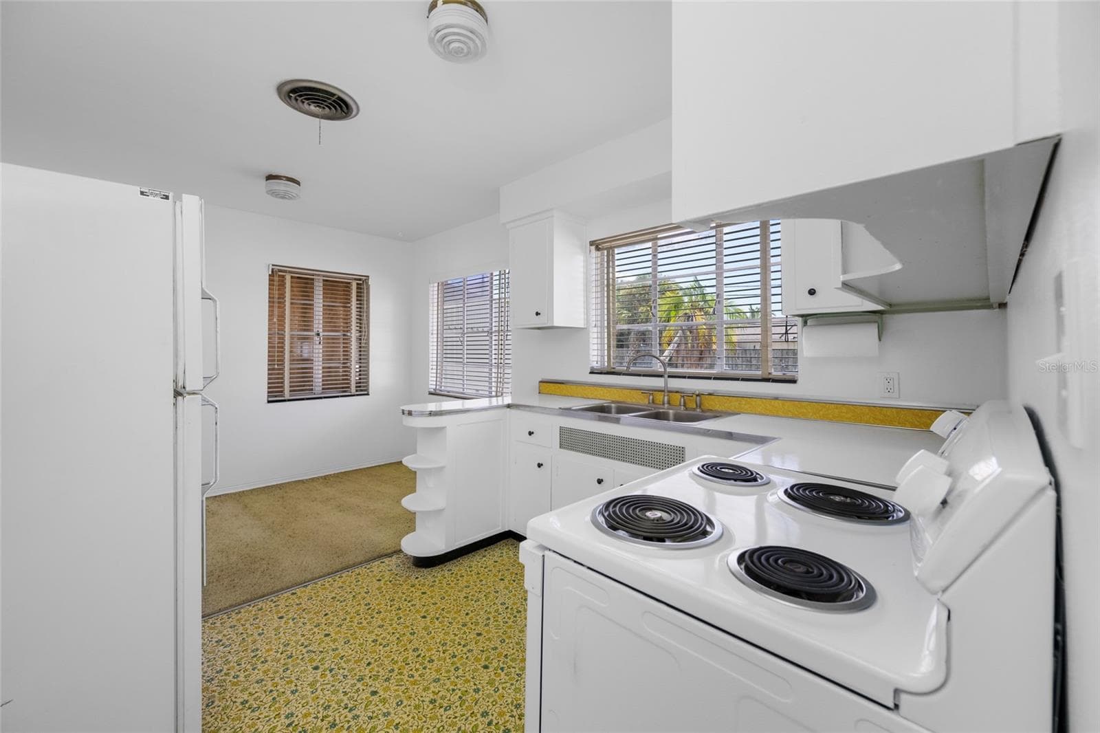 Single Family Residence at 5000 9TH AVE N, ST PETERSBURG, photo 11 of 44