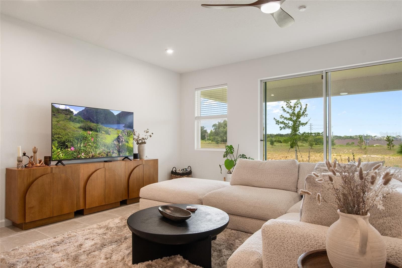Natural light abounds in the great room with immediate access to the covered porch, sunset and no rear neighbors. - 2685 SWEET ACACIA DR, CLERMONT