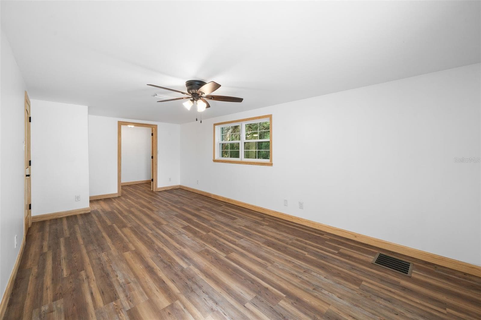 Single Family Residence at 177 E COWPEN LAKE RD, HAWTHORNE, photo 11 of 39