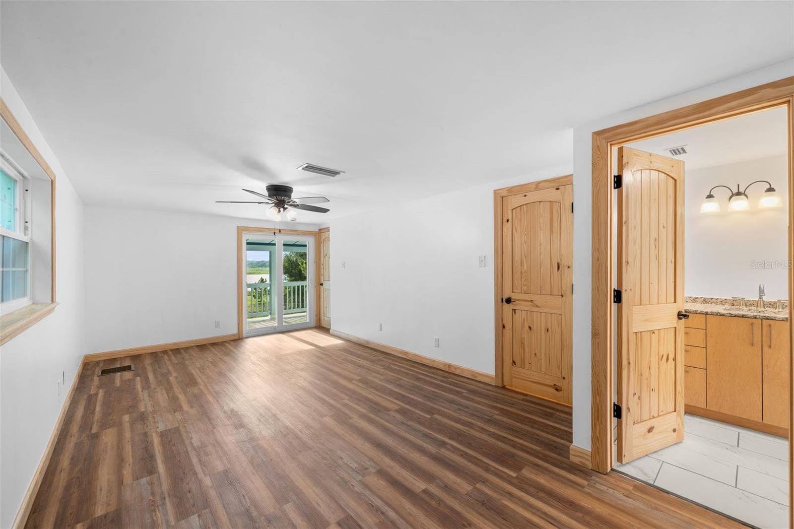 Single Family Residence at 177 E COWPEN LAKE RD, HAWTHORNE, photo 12 of 39