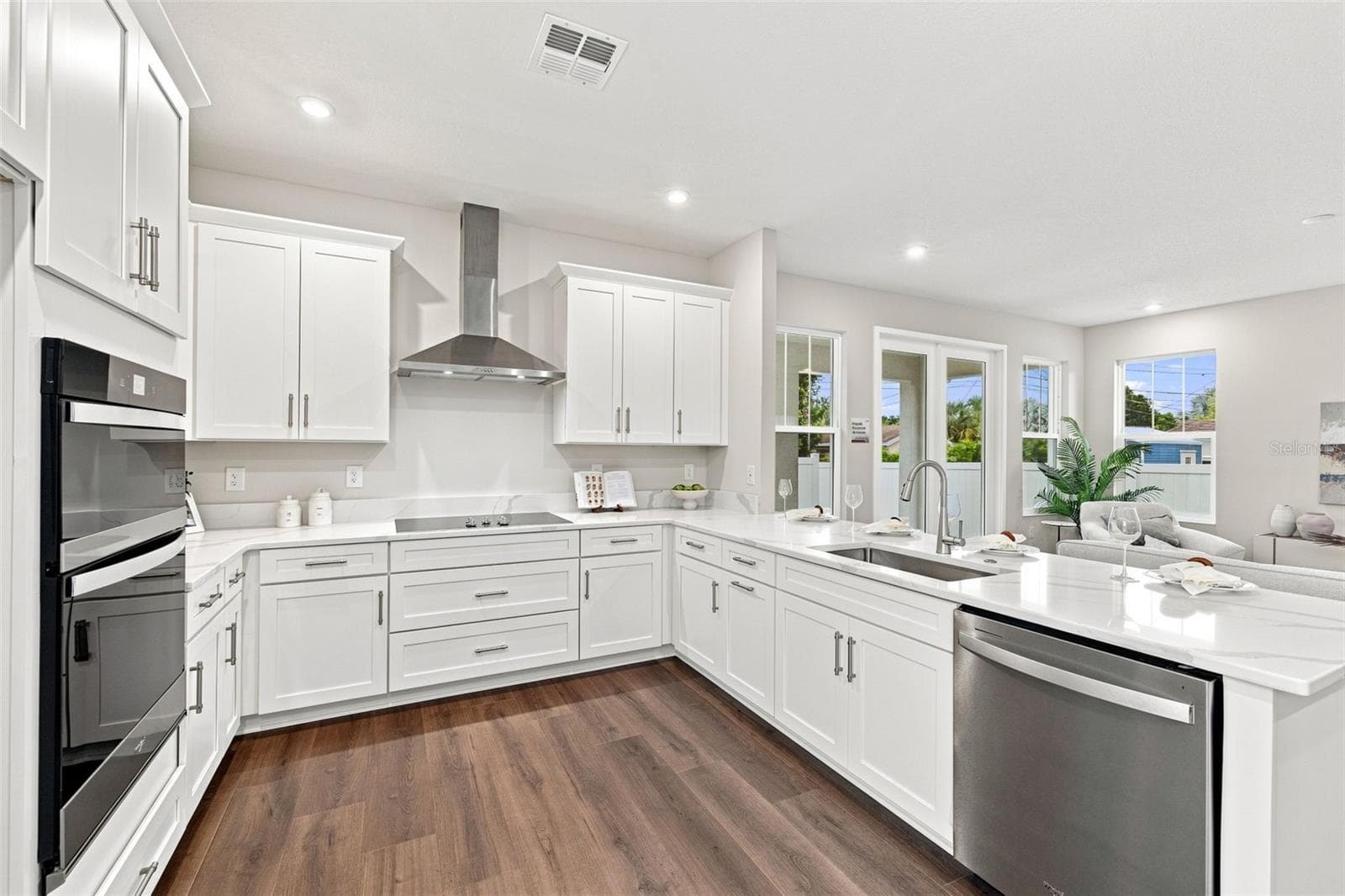 Single Family Residence at 5633 DARTMOUTH AVE N, ST PETERSBURG, photo 9 of 44