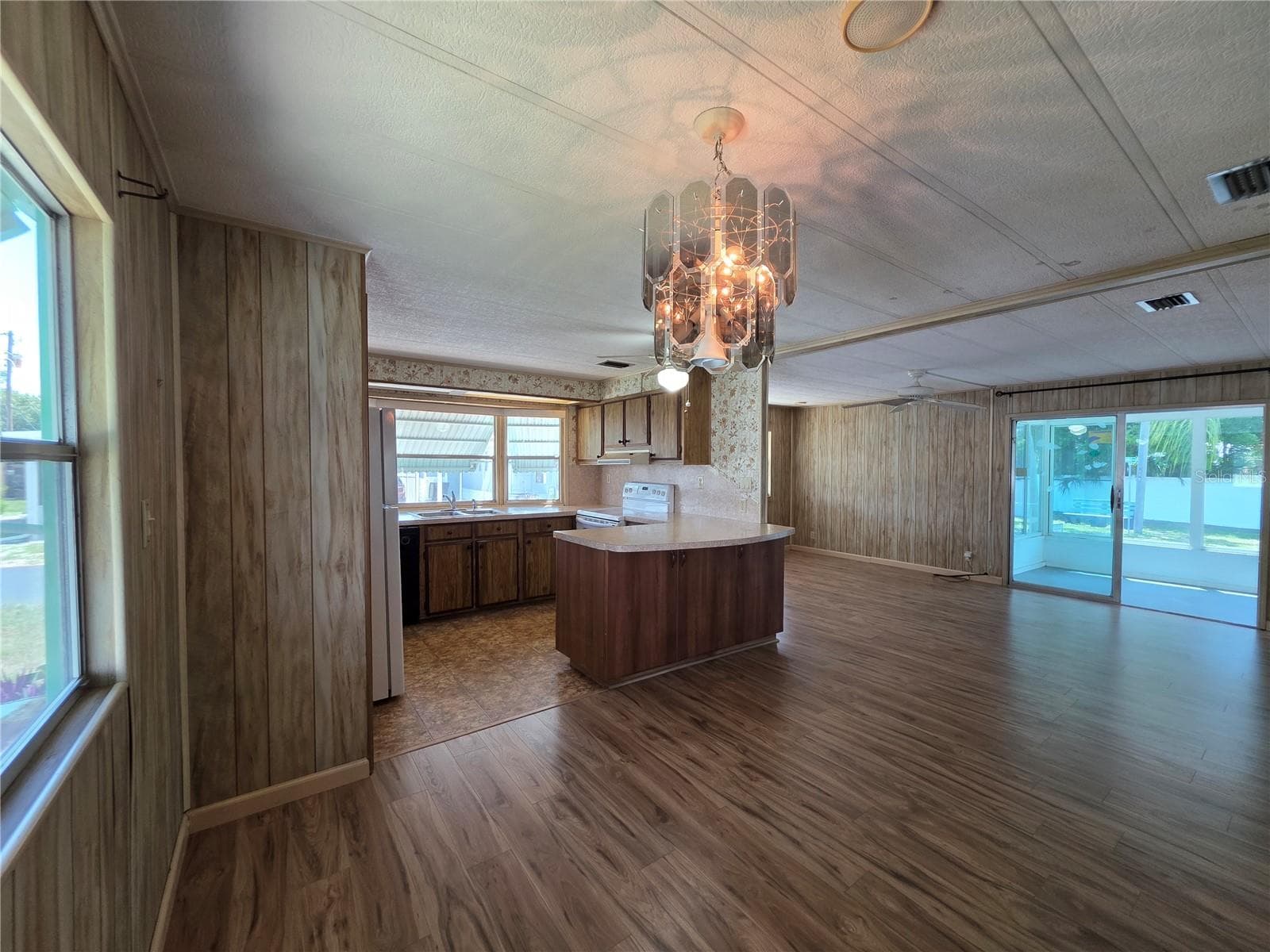 Feels light and bright - 1800 ENGLEWOOD RD #146, ENGLEWOOD