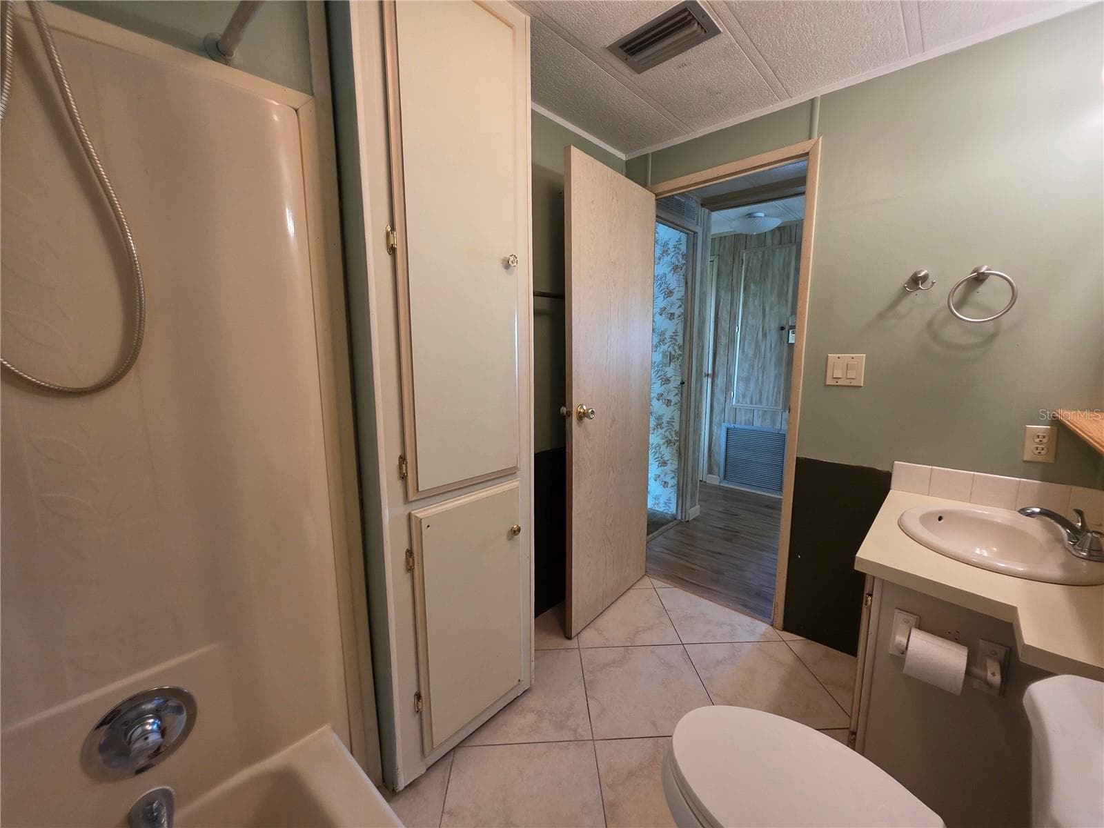 Lots of storage - 1800 ENGLEWOOD RD #146, ENGLEWOOD