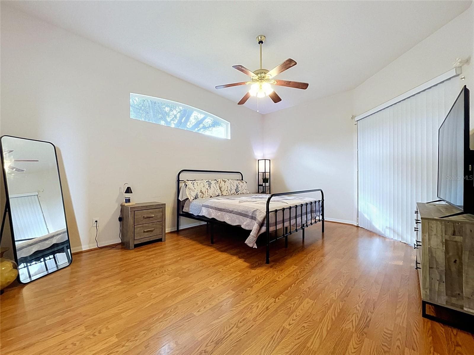 Downstairs Master Bedroom - 1124 SPLIT SILK ST, VALRICO