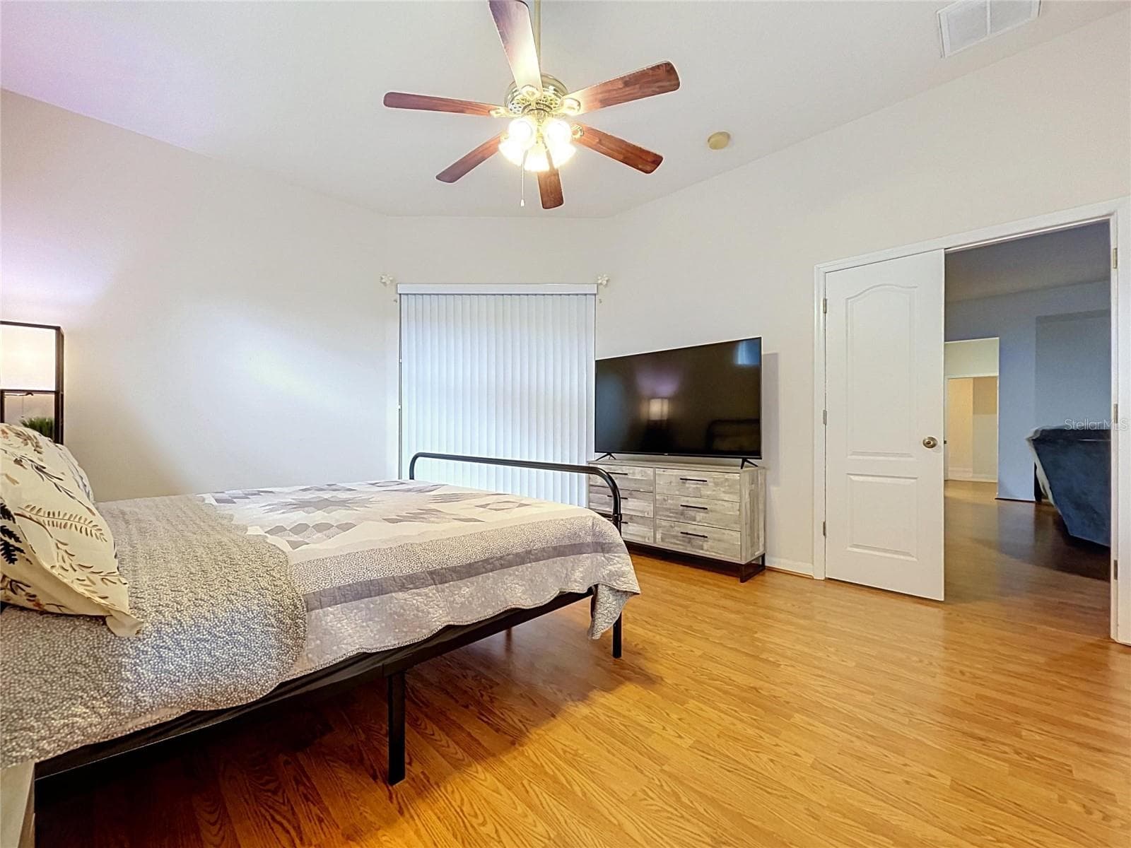 Downstairs Master Bedroom - 1124 SPLIT SILK ST, VALRICO