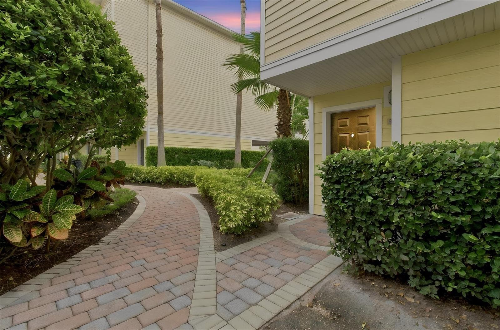 9801 MEADOW FIELD CIR