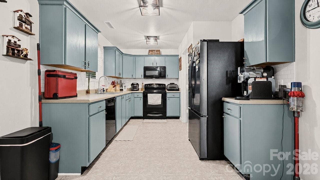 Single Family Residence at 935 Torsion Lane, Clover, photo 12 of 31