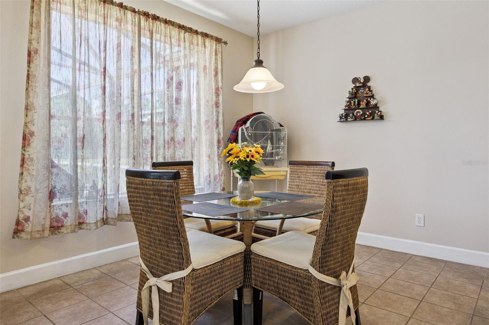 Single Family Residence at 2040 HAWKS LANDING DR, ORLANDO, photo 15 of 65