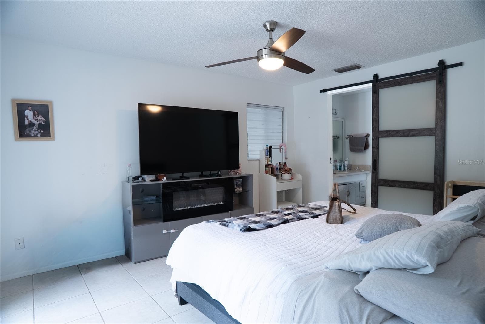 Primary bedroom offering generous space - 304 SHADOW OAK DR, CASSELBERRY
