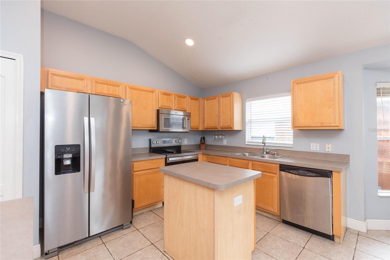 Single Family Residence at 11706 PURE PEBBLE DR, RIVERVIEW, photo 7 of 36