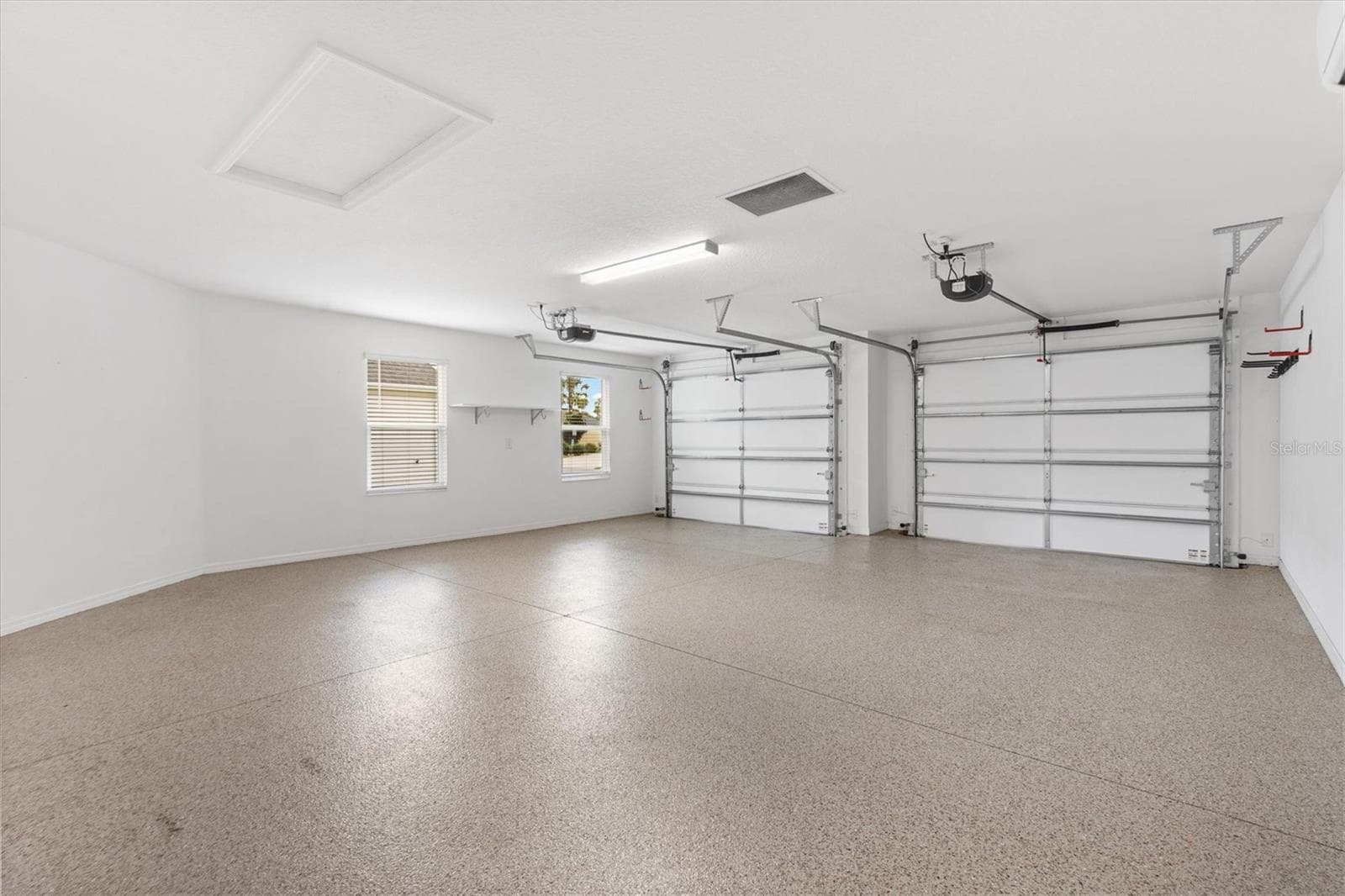OVERSIZED GARAGE with Mini Split - 5805 CAMDYN CT, THE VILLAGES