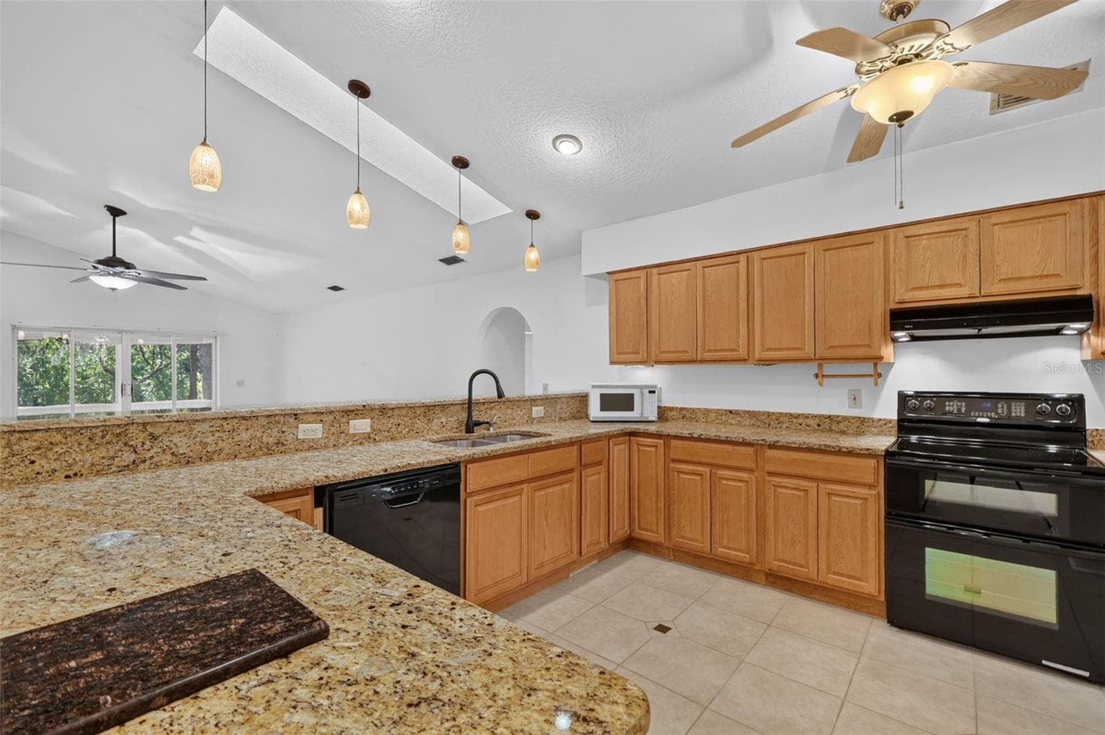 Kitchen with Breakfast Bar - 37130 COUNTY ROAD 439, EUSTIS