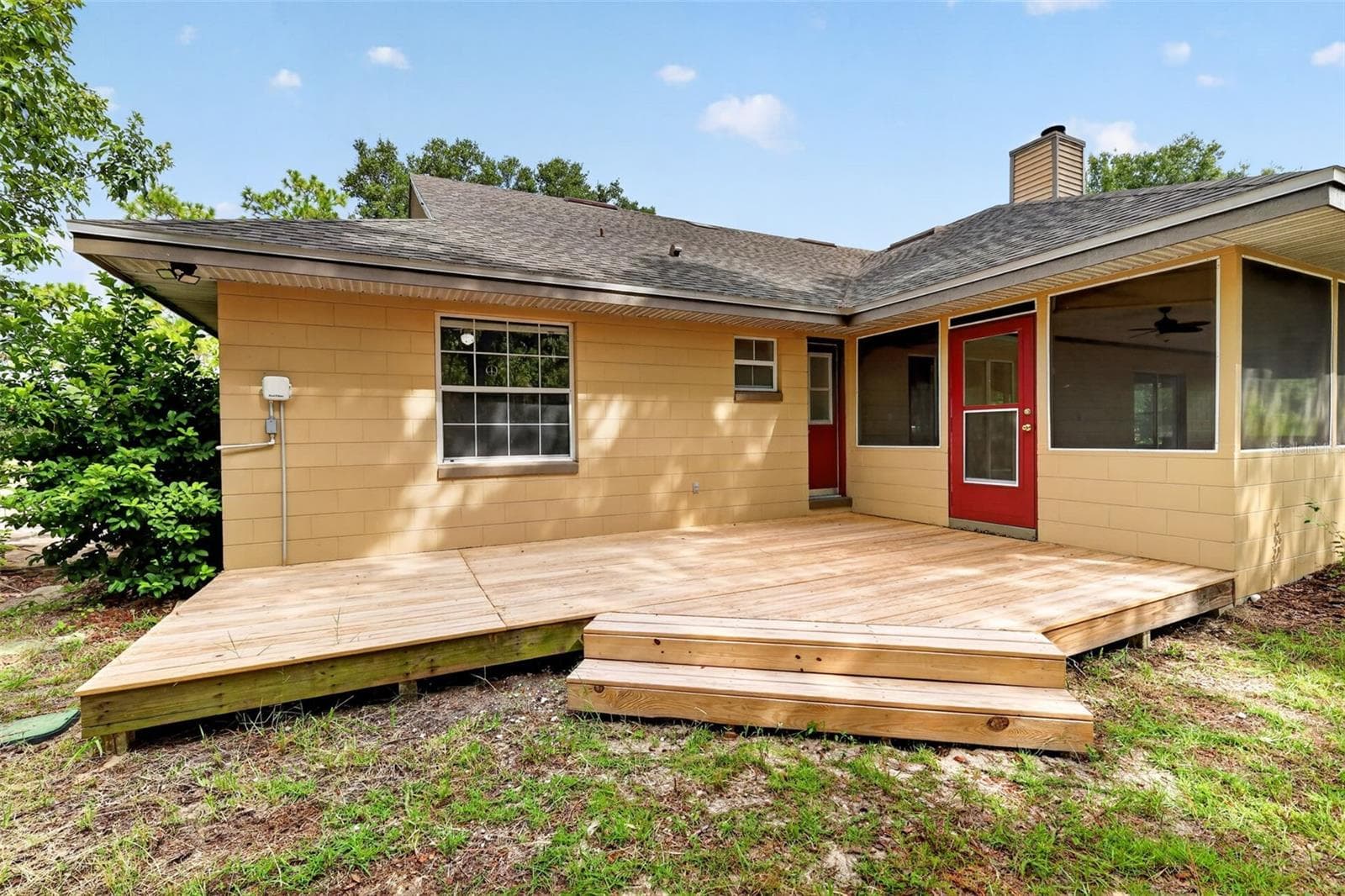 A grill would look great there! - 37130 COUNTY ROAD 439, EUSTIS