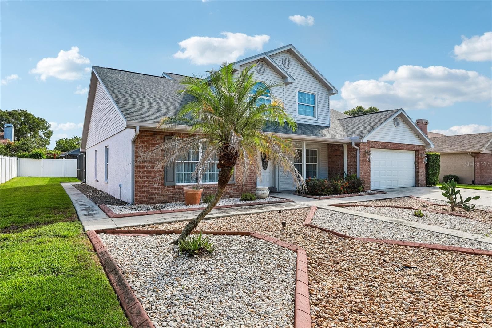 Left side of home - 1424 DUMONT DR, VALRICO