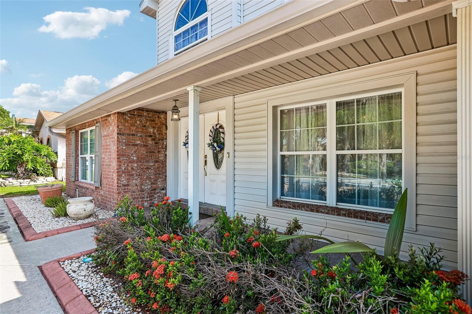 Front Porch - 1424 DUMONT DR, VALRICO