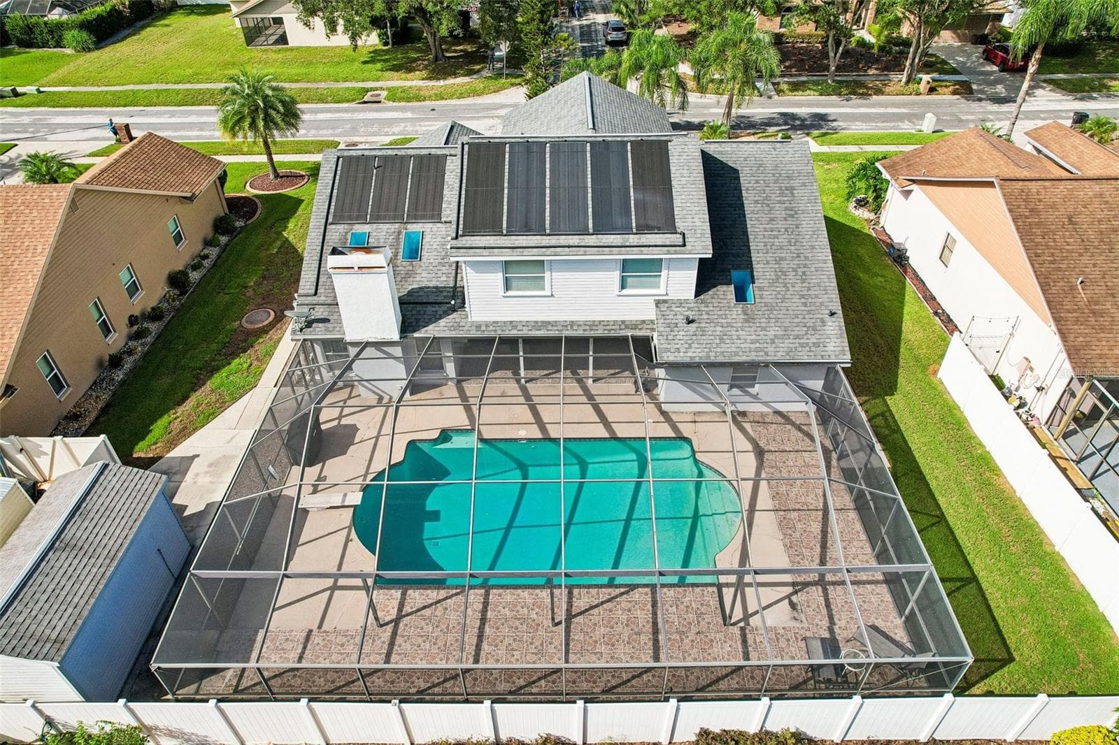 Rear view of home - 1424 DUMONT DR, VALRICO