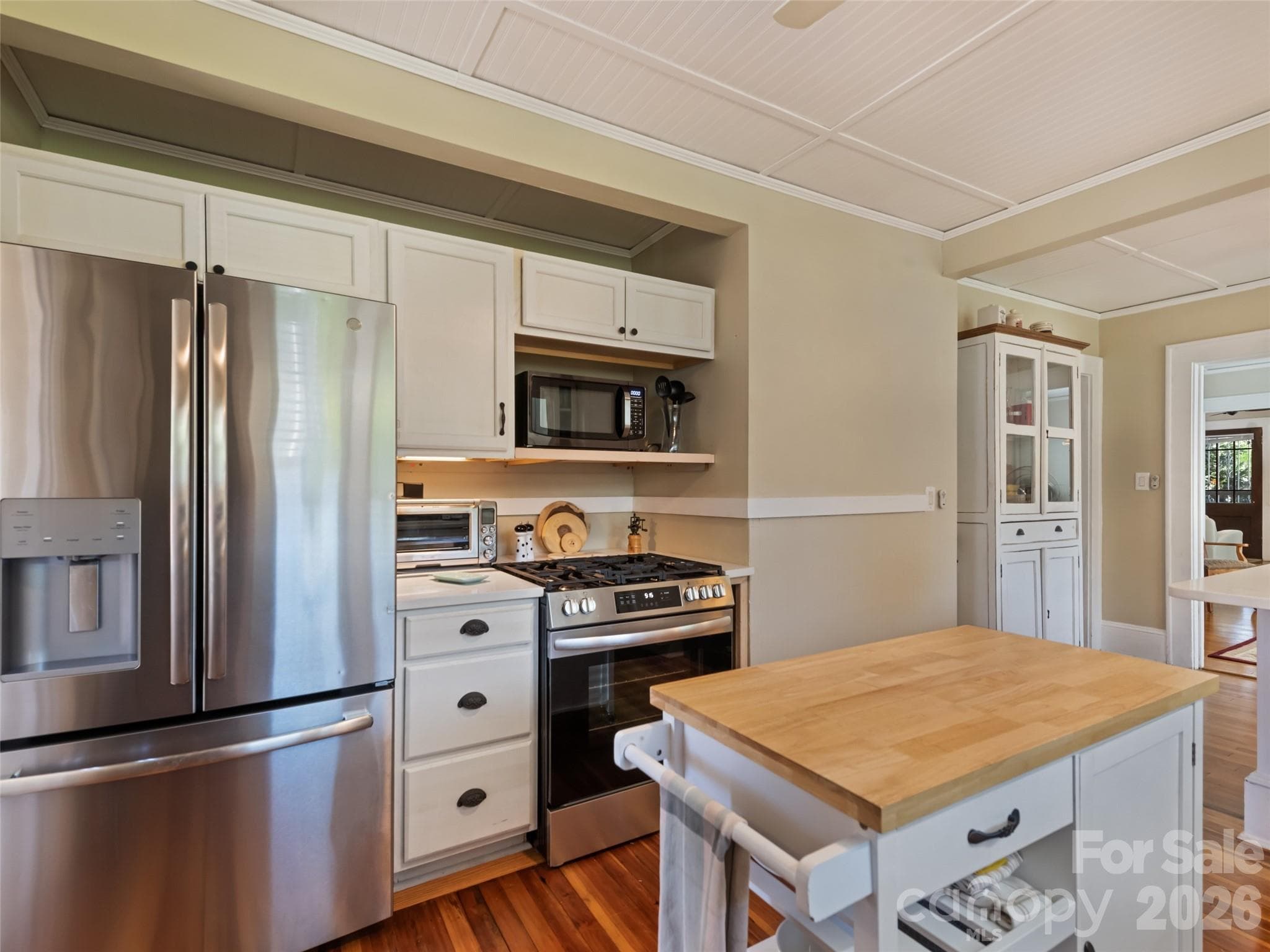 Natural gas range - 50 Epsom Street, Waynesville