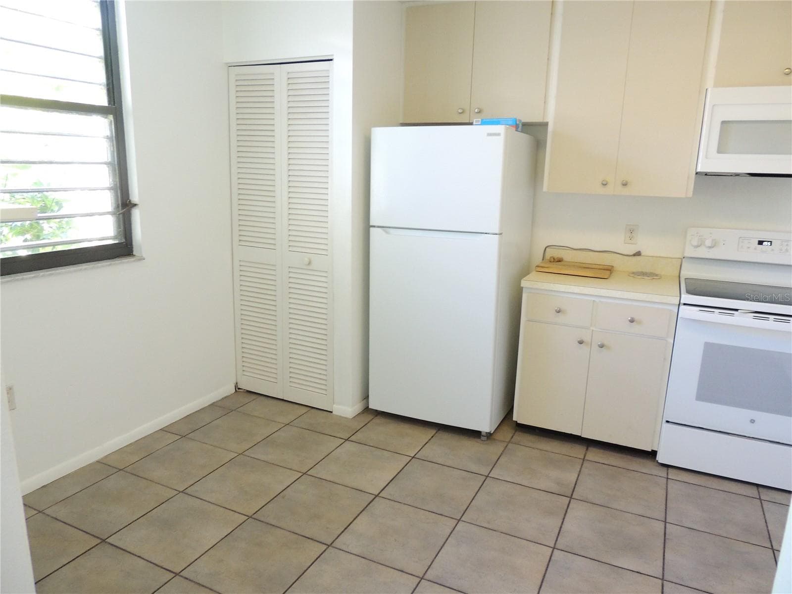 Condominium at 324 TIMBERLAKE DR #324, BRADENTON, photo 9 of 31