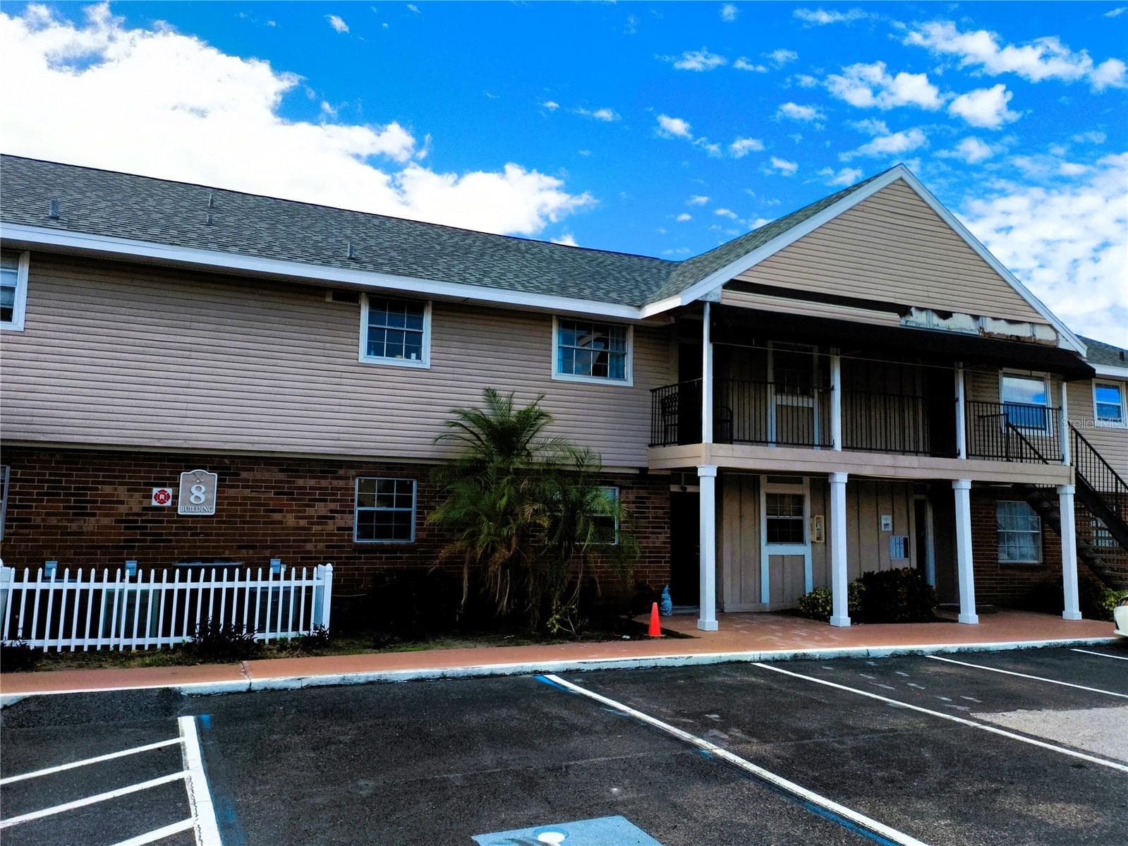 200 COUNTRY CLUB DR #805