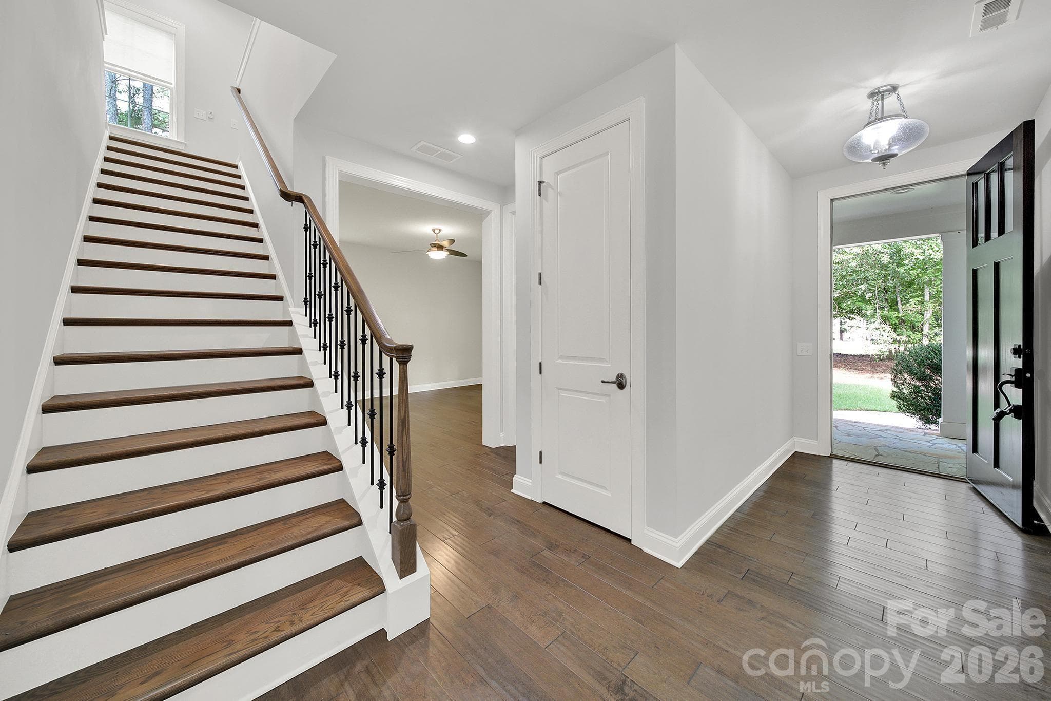 Single Family Residence at 6083 Chimney Bluff Road, Lancaster, photo 4 of 48