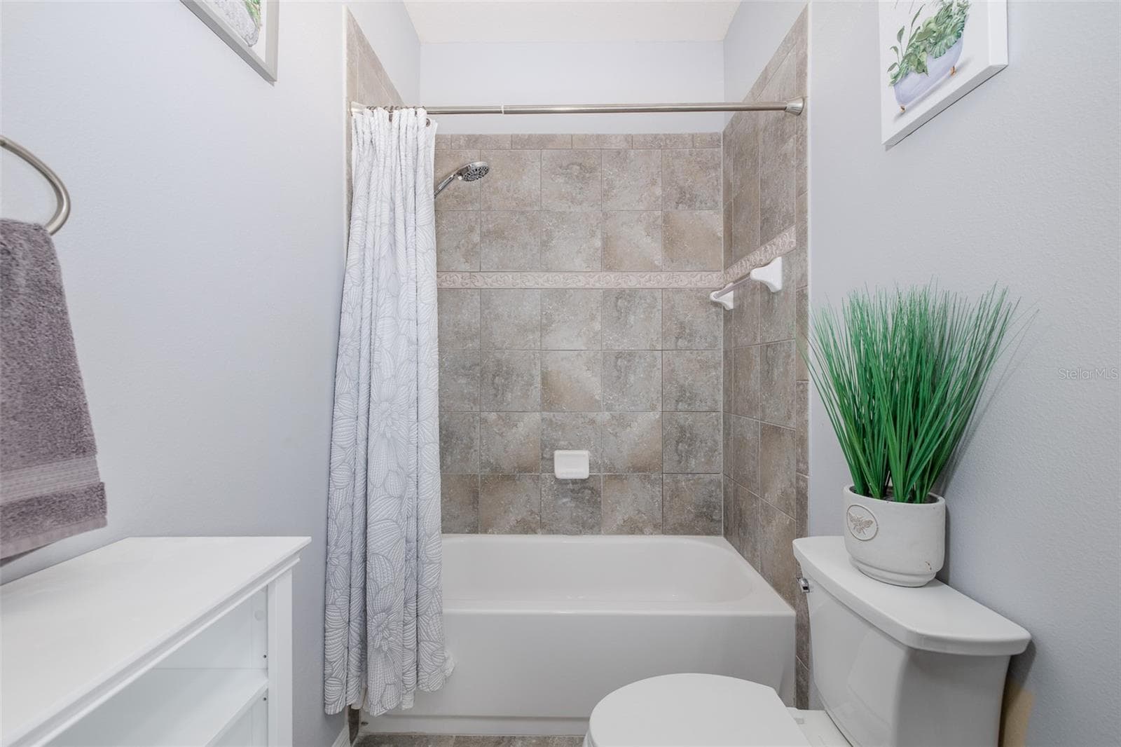 Hall bathroom - 2220 PARROT FISH DR, HOLIDAY