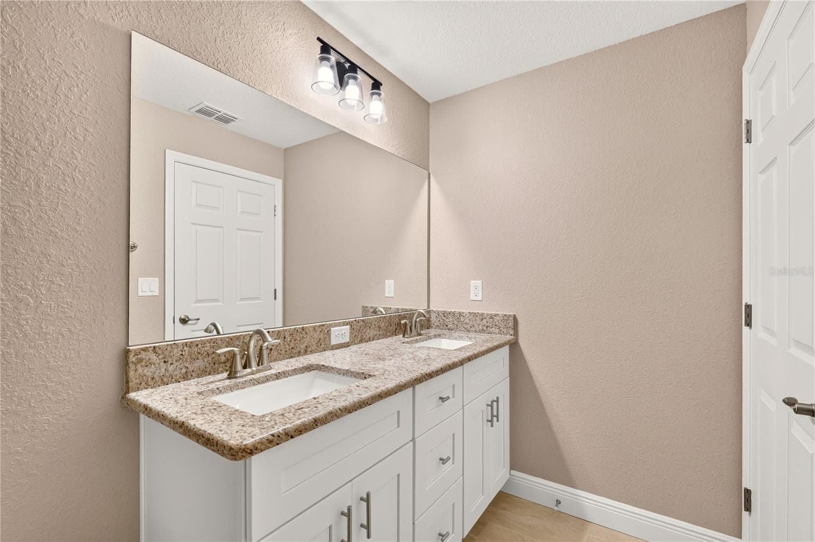 Single Family Residence at 19802 SW MARINE BLVD, DUNNELLON, photo 34 of 56