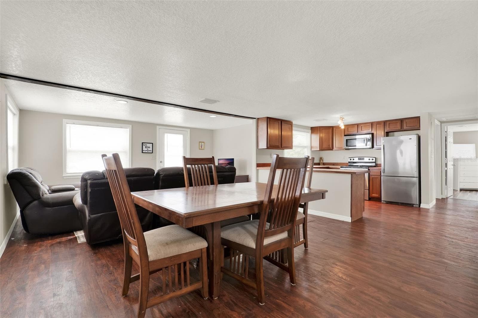 Single Family Residence at 30137 ORANGE AVE, SORRENTO, photo 3 of 25