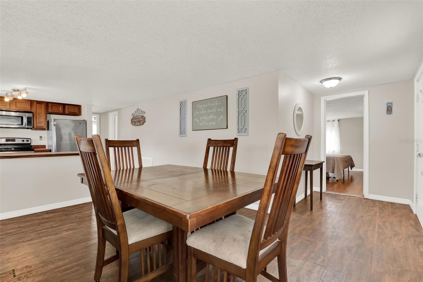 Single Family Residence at 30137 ORANGE AVE, SORRENTO, photo 9 of 25