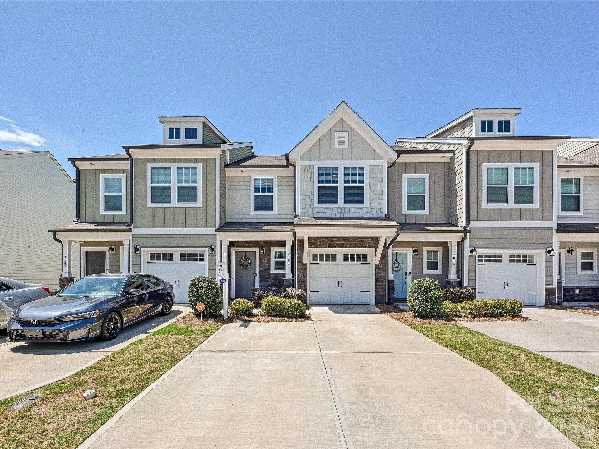 Townhouse at 2018 Crooked Oak Lane, York, photo 2 of 29